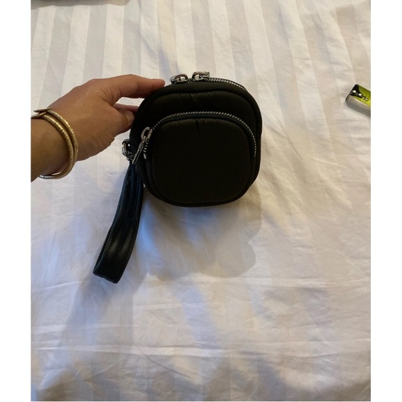 Prada Nylon wristlet/clutch - 3 compartiments and it is in pristine condition - Picture 5 of 5